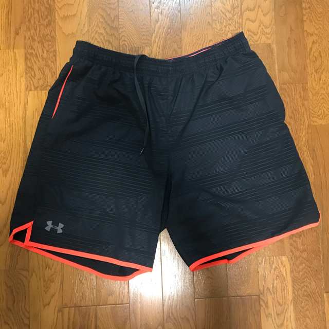 UNDER ARMOUR(アンダーアーマー)のアンダーアーマー　Tシャツ　ハーフパンツ　kai様専用 スポーツ/アウトドアのランニング(ウェア)の商品写真