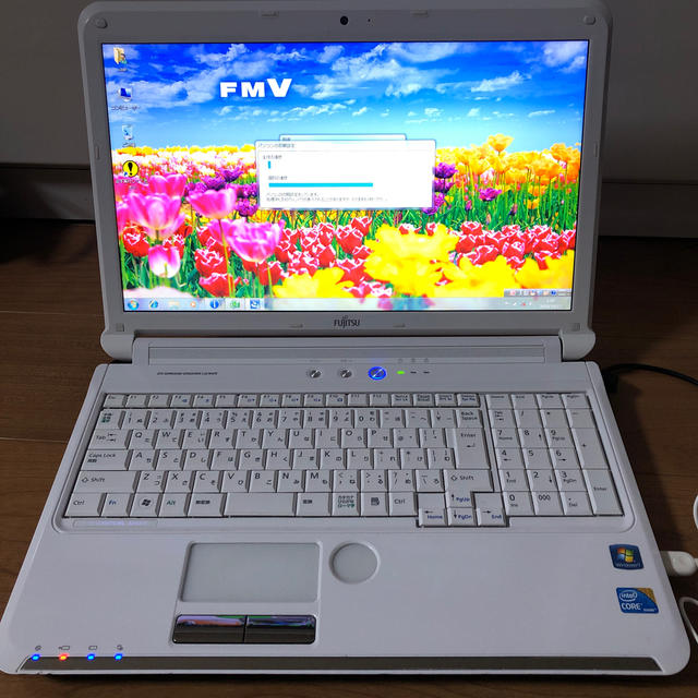 富士通FMV LIFEBOOK AH53/C White windows7