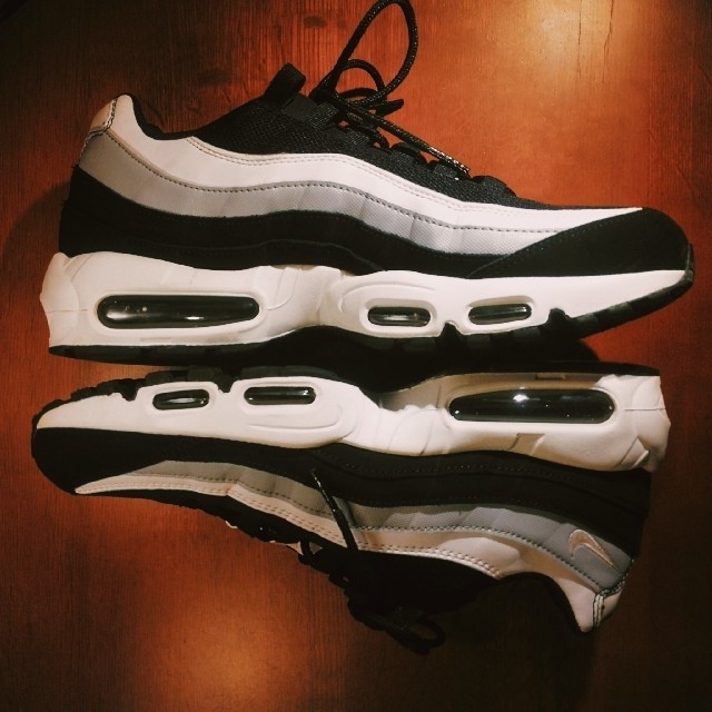 【美品】NIKE AIRMAX 95 ESSENTIAL '18 28.5cm