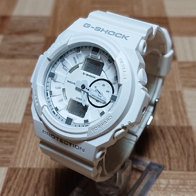カシオ　G-SHOCK　腕時計　デジアナ　ホワイト　GA-500-7AJF