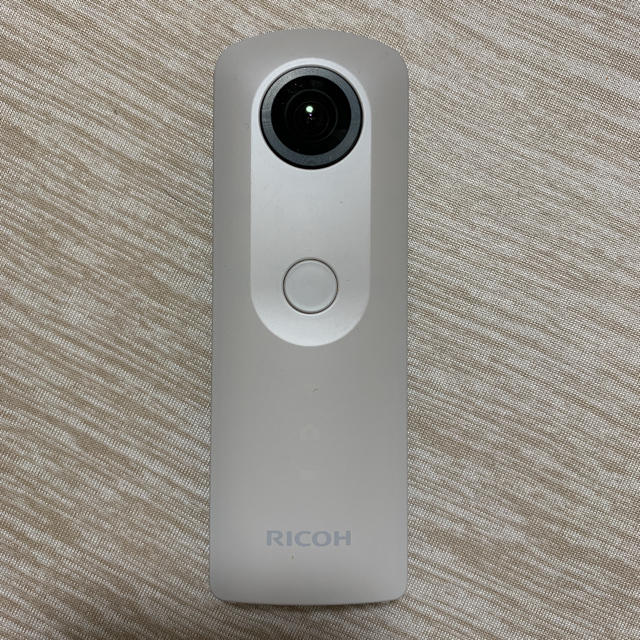 RICOH(リコー)のRICOH THETA SC BEIGE スマホ/家電/カメラのカメラ(コンパクトデジタルカメラ)の商品写真