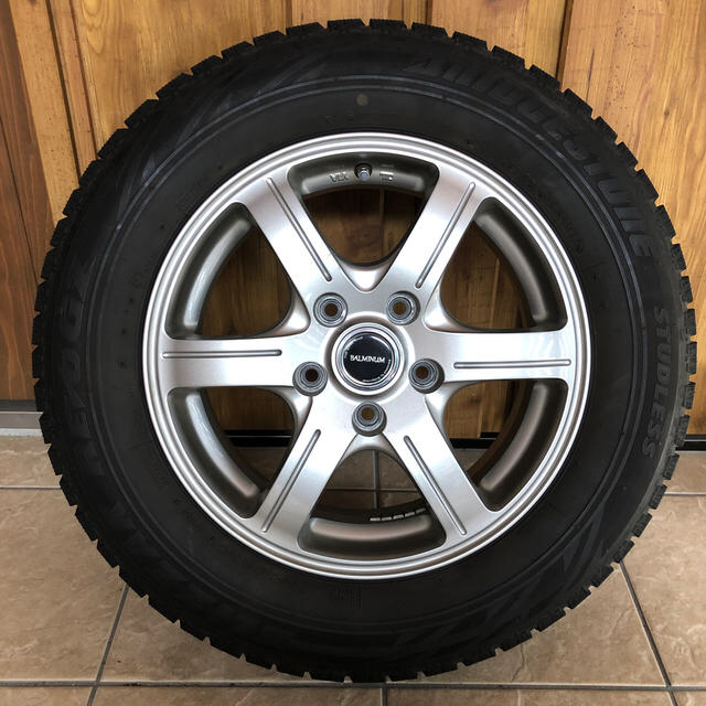 BRIDGESTONE(ブリヂストン)のヴォクシーノアセレナ対応195/65R15スタッドレスタイヤホイールセット 自動車/バイクの自動車(タイヤ・ホイールセット)の商品写真