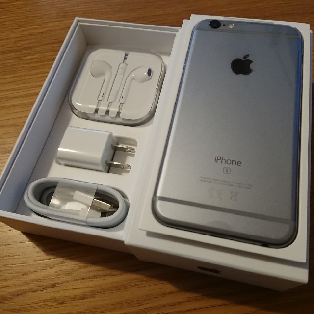 Apple(アップル)の【値下げ中】iPhone 6s スペースグレー 32GB SIMフリー スマホ/家電/カメラのスマートフォン/携帯電話(スマートフォン本体)の商品写真