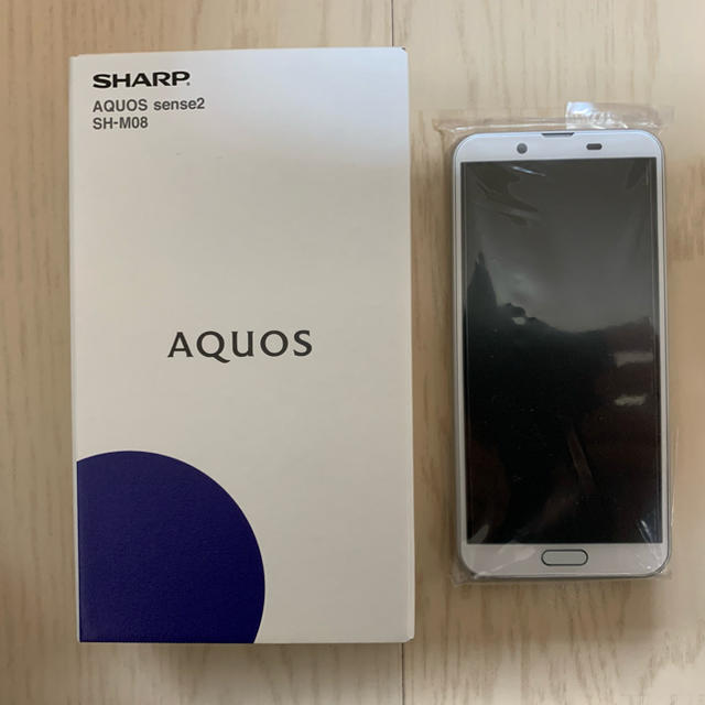 AQUOS SH-M08 SIMフリー ホワイトシルバー