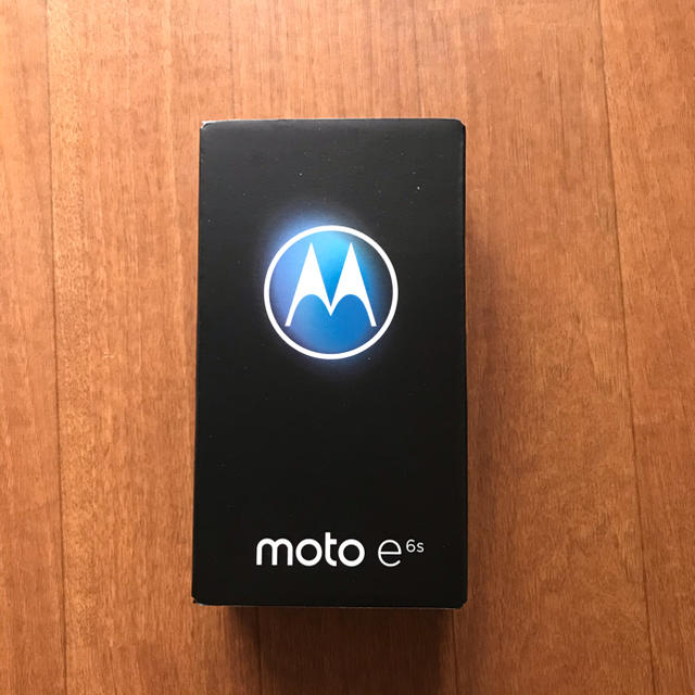 新品未開封　送料無料　端末保証　MOTOROLA moto e6s メトログレー スマホ/家電/カメラのスマートフォン/携帯電話(スマートフォン本体)の商品写真