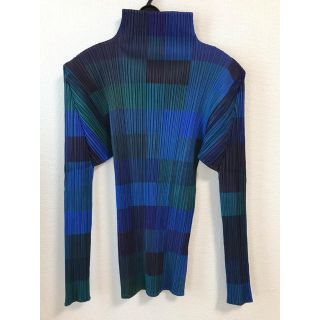 プリーツプリーズイッセイミヤケ(PLEATS PLEASE ISSEY MIYAKE)のISSEY MIYAKE プリーツプリーズ　サイズ３　長袖(カットソー(長袖/七分))