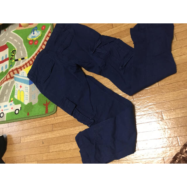 GAP Kids(ギャップキッズ)のカーゴパンツ　紺色 キッズ/ベビー/マタニティのキッズ服男の子用(90cm~)(パンツ/スパッツ)の商品写真