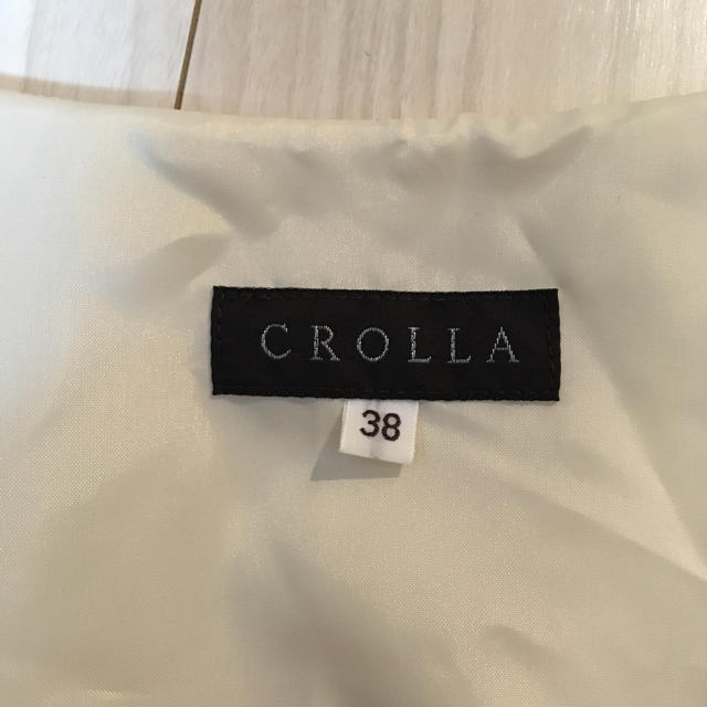 CROLLA(クローラ)の美品　CROLLA 白ワンピース　サイズ38 レディースのワンピース(ひざ丈ワンピース)の商品写真