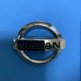 ニッサン(日産)の 日産のフロント用エンブレム(車種別パーツ)