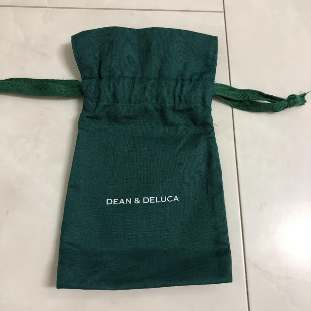 DEAN & DELUCA(ディーンアンドデルーカ)のDEAN&DELUCA　ディーンアンドデルーカ　グリーンプティフールバッグ　巾着 レディースのファッション小物(ポーチ)の商品写真