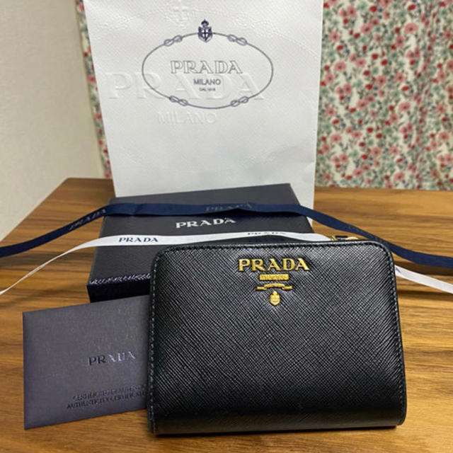 PRADA サフィアーノ　黒　お財布