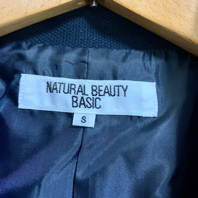 NATURAL BEAUTY BASIC(ナチュラルビューティーベーシック)のナチュラルビューティベーシック　紺色ジャケット レディースのジャケット/アウター(テーラードジャケット)の商品写真