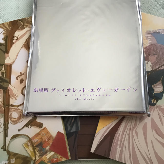 劇場版ヴァイオレットエヴァーガーデン、小説3種 エンタメ/ホビーの雑誌(アニメ)の商品写真