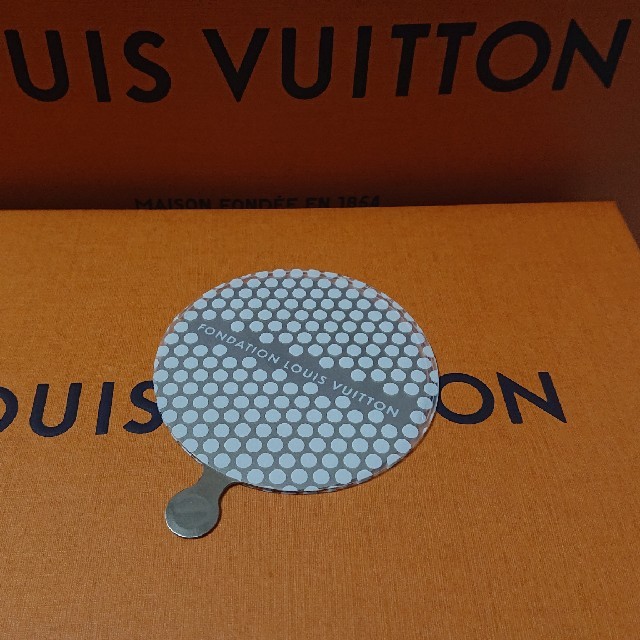 LOUIS VUITTON(ルイヴィトン)のパリ限定 ルイヴィトン美術館ポケットミラー レディースのファッション小物(ミラー)の商品写真