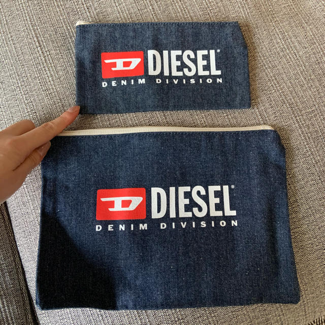 DIESEL(ディーゼル)のディーゼルのロゴデニムポーチ2個セット レディースのファッション小物(ポーチ)の商品写真