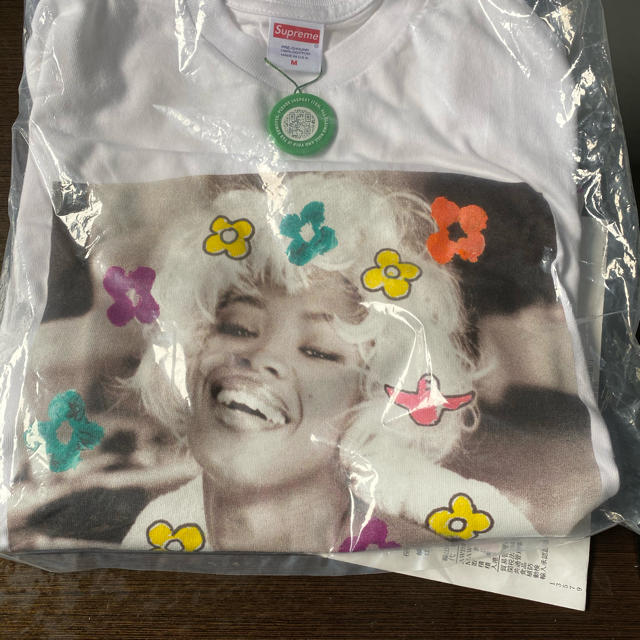 supreme Tシャツ　ナオミ