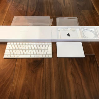 マック(Mac (Apple))の【美品】Magic KeyboardとMagic Trackpad2(PC周辺機器)