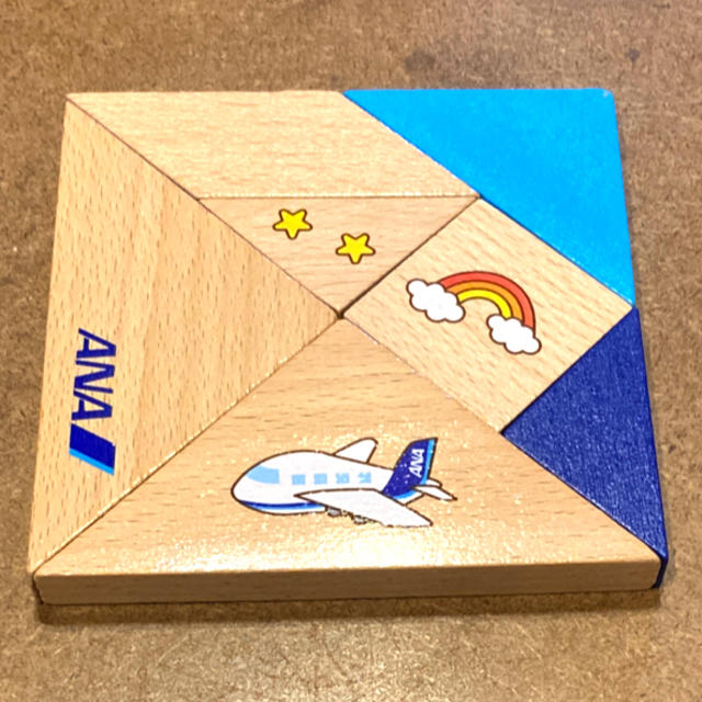 ANA(全日本空輸)(エーエヌエー(ゼンニッポンクウユ))のANA   おもちゃ　木製タングラム キッズ/ベビー/マタニティのおもちゃ(知育玩具)の商品写真