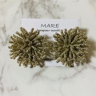 ビーズ刺繍ピアス／イヤリング(ピアス)