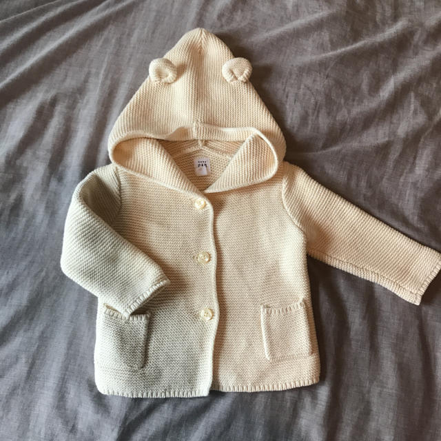 babyGAP(ベビーギャップ)のギャップベビー　クマ耳ニットパーカー キッズ/ベビー/マタニティのベビー服(~85cm)(カーディガン/ボレロ)の商品写真