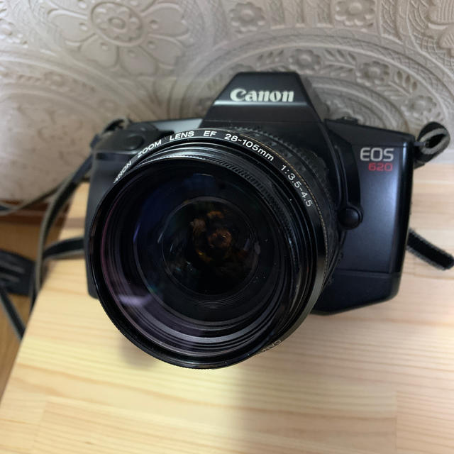Canon(キヤノン)のフイルムカメラEOS620とEOS5 ＱＤ　レンズ2本 スマホ/家電/カメラのカメラ(フィルムカメラ)の商品写真