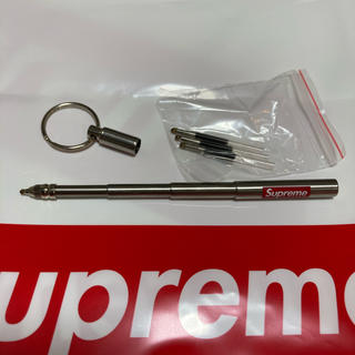 シュプリーム(Supreme)のシュプリーム　キーホルダー　ボールペン(キーホルダー)