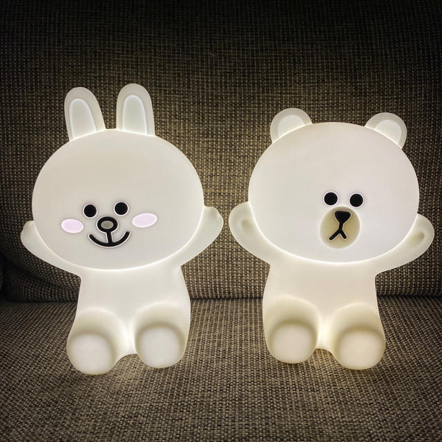 LINE FRIENDS コニー&ブラウン　LEDタッチランプホワイト エンタメ/ホビーのおもちゃ/ぬいぐるみ(キャラクターグッズ)の商品写真