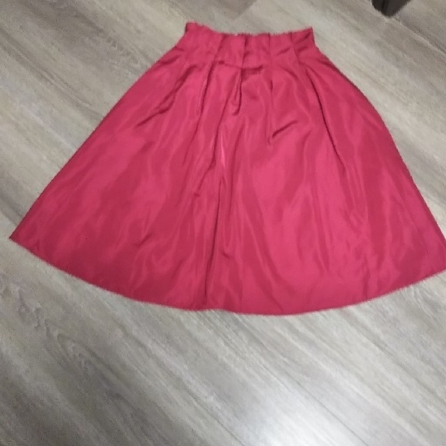 HONEYS(ハニーズ)の赤のフレアスカート レディースのスカート(ひざ丈スカート)の商品写真