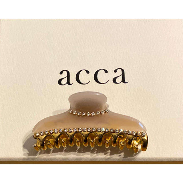 acca(アッカ)のacca   アッカ　ダブルコラーナ　ベージュ　希少　クリップ　中サイズ レディースのヘアアクセサリー(バレッタ/ヘアクリップ)の商品写真