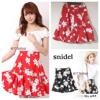 スナイデル(SNIDEL)の美品✨フラワーボリュームスカート(ひざ丈スカート)