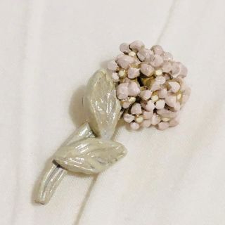 ミナペルホネン(mina perhonen)のtoitoi one flower brooch ピンクベージュ　トワトワ(コサージュ/ブローチ)