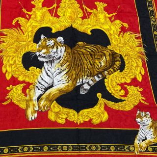 ジャンニヴェルサーチ(Gianni Versace)のベルサーチハンカチ　中古　リメイク　バック　リボン(ハンカチ)