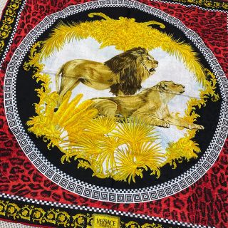 ジャンニヴェルサーチ(Gianni Versace)のベルサーチハンカチ　中古　バックチャーム　リボン(ハンカチ)