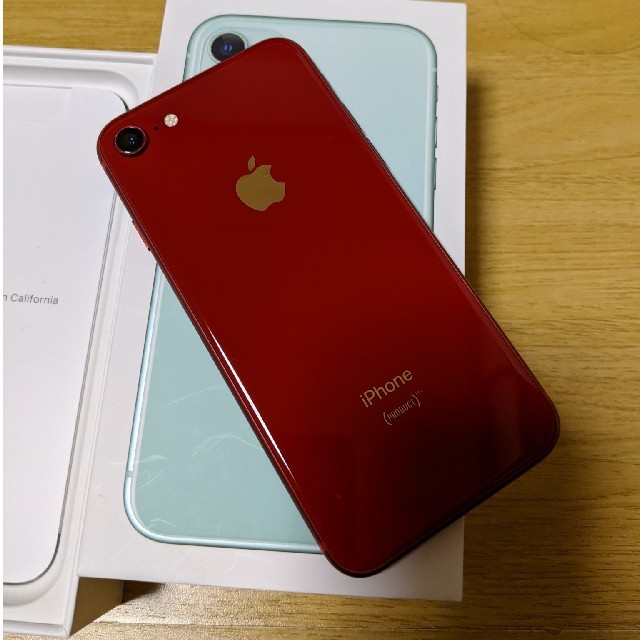 iPhone(アイフォーン)の最安値　iPhone8 64GB SIMフリー 新品ガラスフィルム１枚おまけ付 スマホ/家電/カメラのスマートフォン/携帯電話(スマートフォン本体)の商品写真