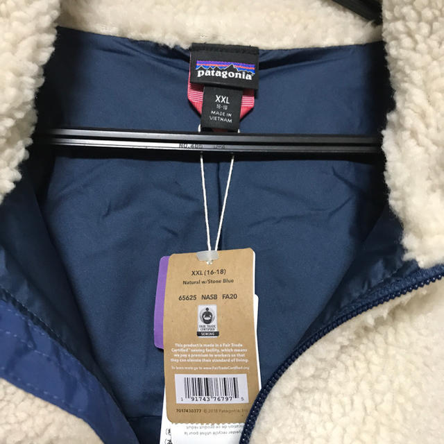 patagonia(パタゴニア)の⭐︎ パタゴニア　キッズ　レトロx   新品未使用　サイズxxl ⭐︎ レディースのジャケット/アウター(ブルゾン)の商品写真