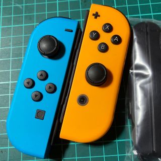 ニンテンドースイッチ(Nintendo Switch)のジョイコン　美品　★ブルー・オレンジ★    ストラップ付き‼️ 作動品　(家庭用ゲーム機本体)