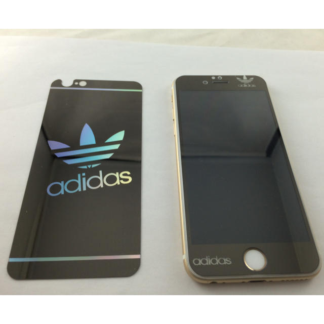 adidas(アディダス)の海外限定アディダス強化保護ガラス4種選択 スマホ/家電/カメラのスマホアクセサリー(保護フィルム)の商品写真