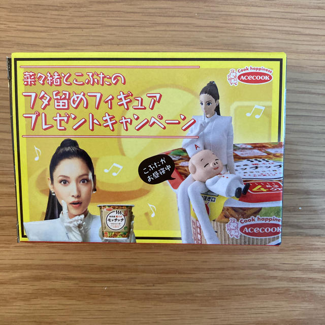 非売品！未使用！菜々緒とこぶたのフタ留めフィギュア エンタメ/ホビーのタレントグッズ(女性タレント)の商品写真