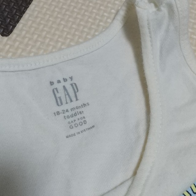 babyGAP(ベビーギャップ)のbaby GAP タンクトップ  90cm 2枚セット キッズ/ベビー/マタニティのキッズ服女の子用(90cm~)(下着)の商品写真