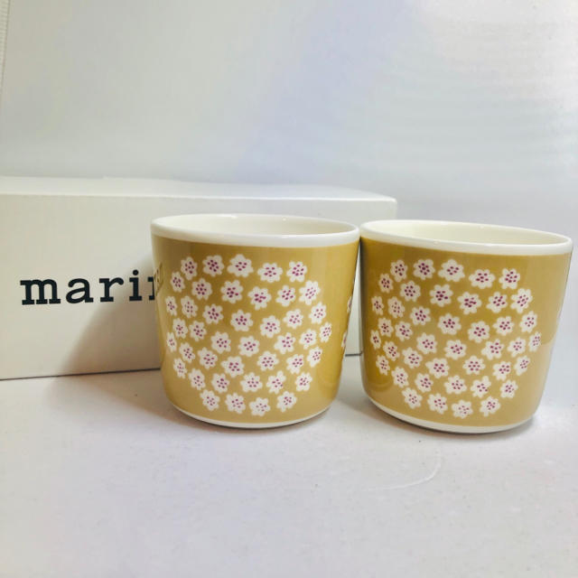 marimekko(マリメッコ)の新品［marimekko］ベージュ トレイ&ラテマグ  インテリア/住まい/日用品のキッチン/食器(食器)の商品写真