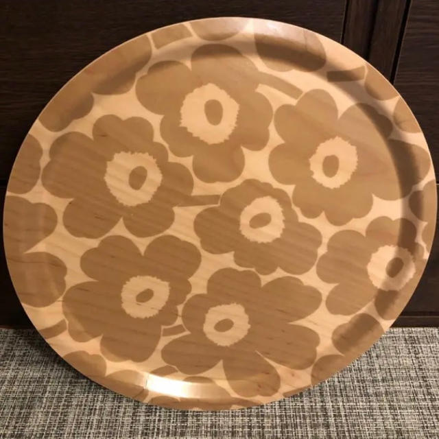 marimekko(マリメッコ)の新品［marimekko］ベージュ トレイ&ラテマグ  インテリア/住まい/日用品のキッチン/食器(食器)の商品写真