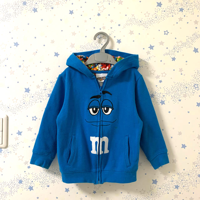 m&m's グッズ  フロントZIPパーカー☆ 100 裏起毛スウェット ★  キッズ/ベビー/マタニティのキッズ服男の子用(90cm~)(ジャケット/上着)の商品写真