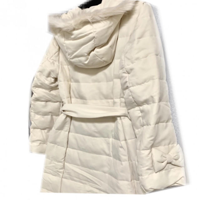 GALLERY VISCONTI(ギャラリービスコンティ)の新品 サイズ3 ホワイト ダウンコート Lサイズ ファー レディースのジャケット/アウター(ダウンコート)の商品写真