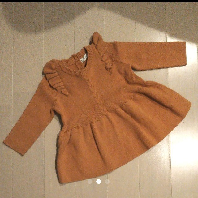 ZARA KIDS(ザラキッズ)の90 肩フリル ニットワンピース キッズ/ベビー/マタニティのキッズ服女の子用(90cm~)(ワンピース)の商品写真