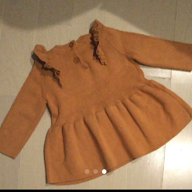 ZARA KIDS(ザラキッズ)の90 肩フリル ニットワンピース キッズ/ベビー/マタニティのキッズ服女の子用(90cm~)(ワンピース)の商品写真