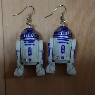 ディズニー(Disney)のチョコエッグ スター・ウォーズ R2D2 ピアス ハンドメイド(キャラクターグッズ)