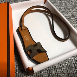 エルメス(Hermes)の（新品）HERMES バッグチャーム　オラン／エトゥープ(チャーム)