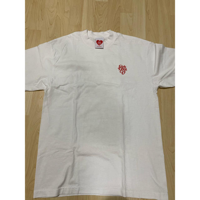 Supreme(シュプリーム)のGirls Don't Cry LOGO T-shirt white 正規品 メンズのトップス(Tシャツ/カットソー(半袖/袖なし))の商品写真