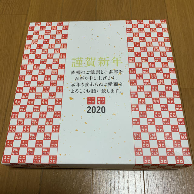 UNIQLO(ユニクロ)の【新品・非売品】ユニクロ2020年☆紅白タオル インテリア/住まい/日用品の日用品/生活雑貨/旅行(タオル/バス用品)の商品写真