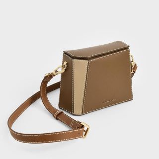 チャールズアンドキース(Charles and Keith)のツートーン ボクシーバッグ / Two-Tone Boxy Bag(ショルダーバッグ)